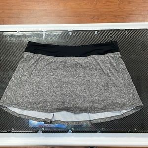 Lululemon tennis skirt gray/black